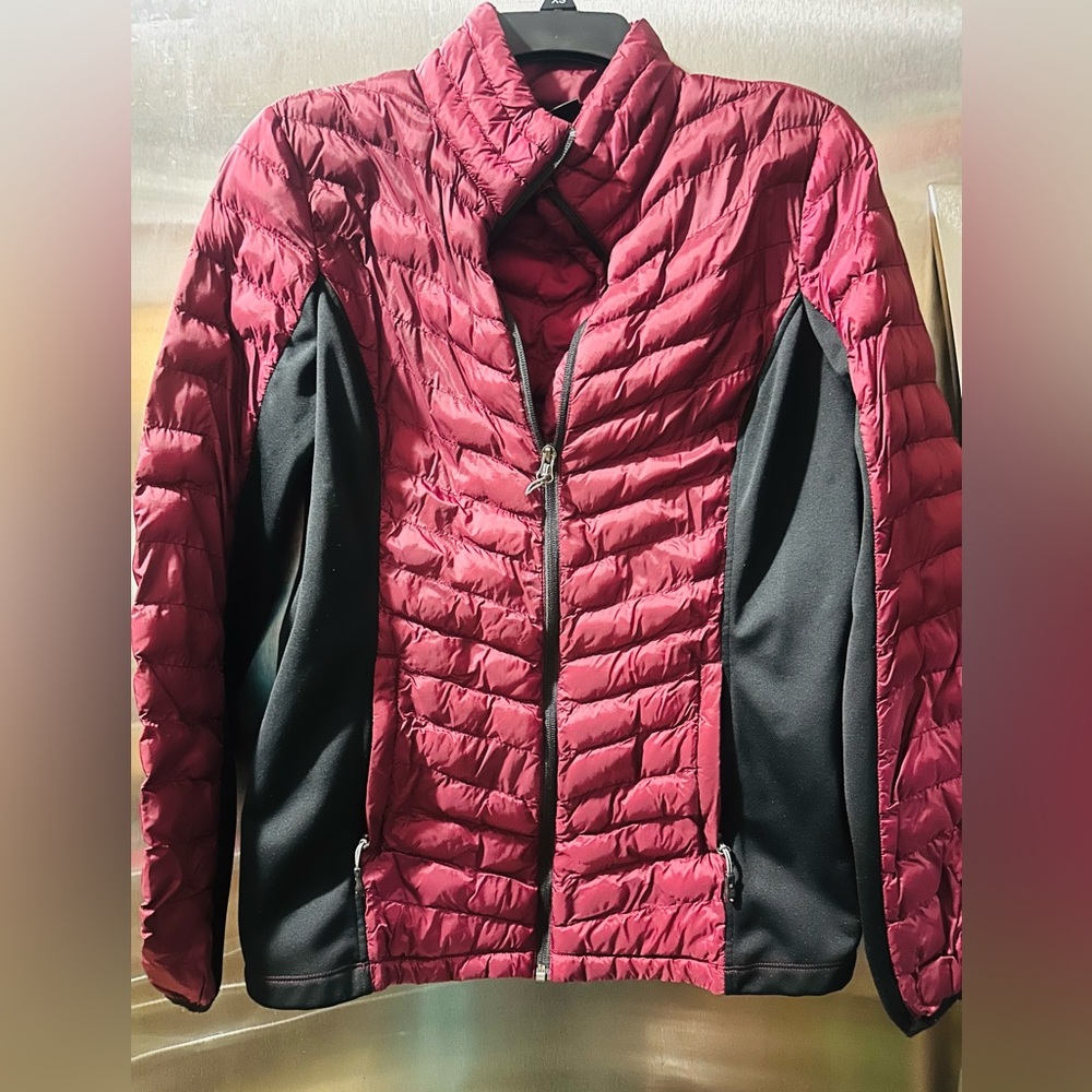 32 Degrees✨❤️🤎Women's Puffer Jacket - Burgundy and Black
